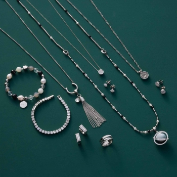 SARAH – Quadratischer Glanz im Pavé-Stil